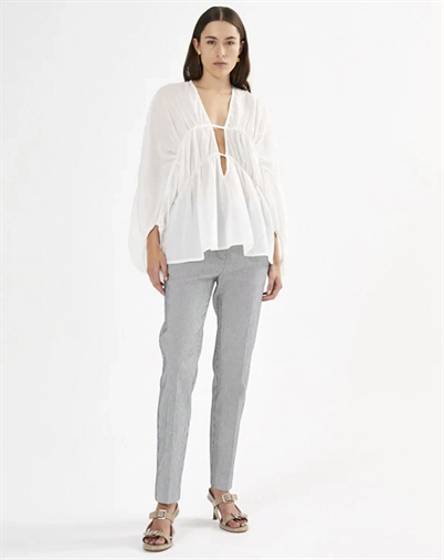 Corrie Cotton Voile Deep V-Neck Bluse - Rabens Saloner